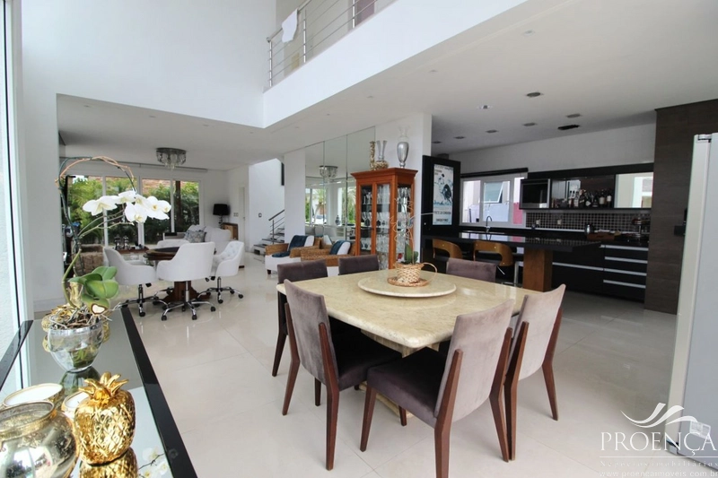 Sobrado com 4 suítes. Mobiliado e decorado em Xangri-lá.: 8ª foto da galeria de imagens do imóvel
