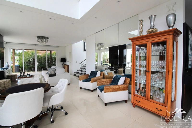 Sobrado com 4 suítes. Mobiliado e decorado em Xangri-lá.: 1ª foto da galeria de imagens do imóvel