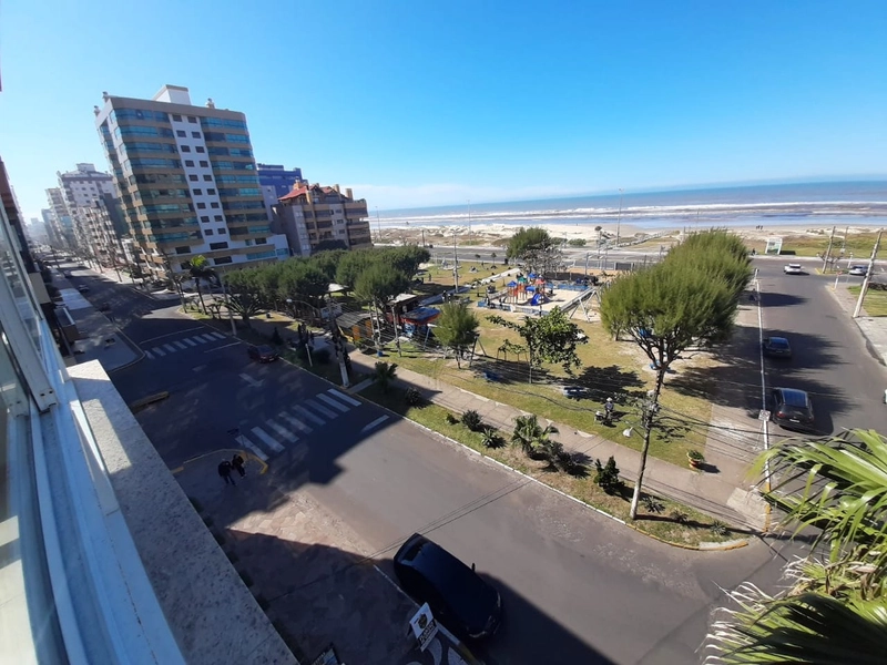 Apartamento 04 suítes frente Praça Bassani em Capão da Canoa: 1ª foto da galeria de imagens do imóvel