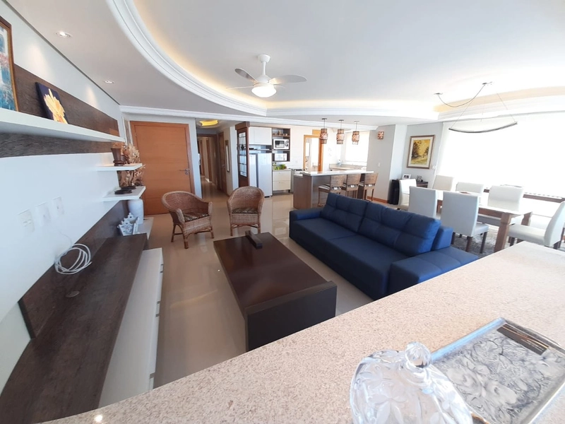 Apartamento 04 suítes frente Praça Bassani em Capão da Canoa: 3ª foto da galeria de imagens do imóvel