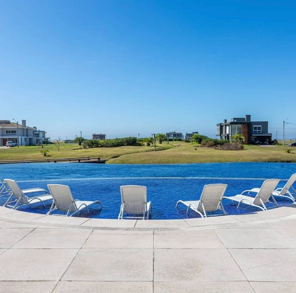 Lote espetacular no Condominío Costa Serena com 453,77mts²: 2ª foto da galeria de imagens do imóvel