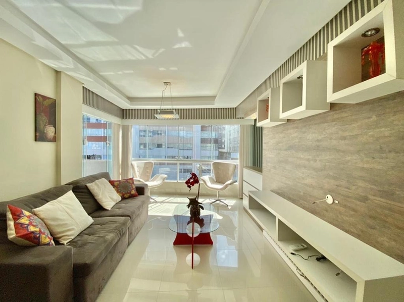 Apartamento 03 dormitórios com terraço na Av. Ubirajara: 1ª foto da galeria de imagens do imóvel