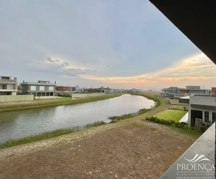 Sobrado 4 suítes Beira-Lago em Condomínio Beira-Mar em Capão da Canoa: 4ª foto da galeria de imagens do imóvel