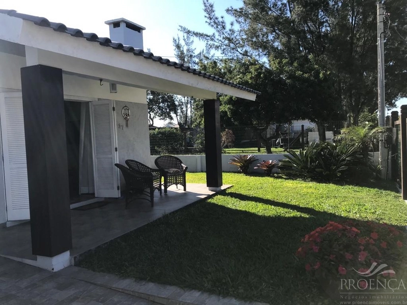 Casa a venda 03 dormitórios com piscina no Centro de Xangri-lá!: 3ª foto da galeria de imagens do imóvel