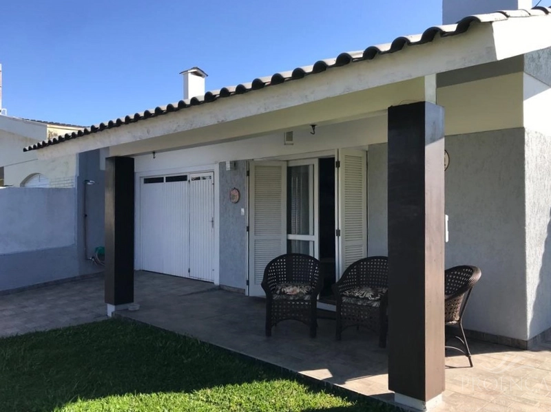 Casa a venda 03 dormitórios com piscina no Centro de Xangri-lá!: 2ª foto da galeria de imagens do imóvel