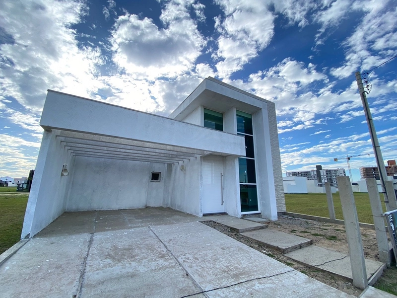 Casa à venda no centro de Xangri-Lá.: 1ª foto da galeria de imagens do imóvel