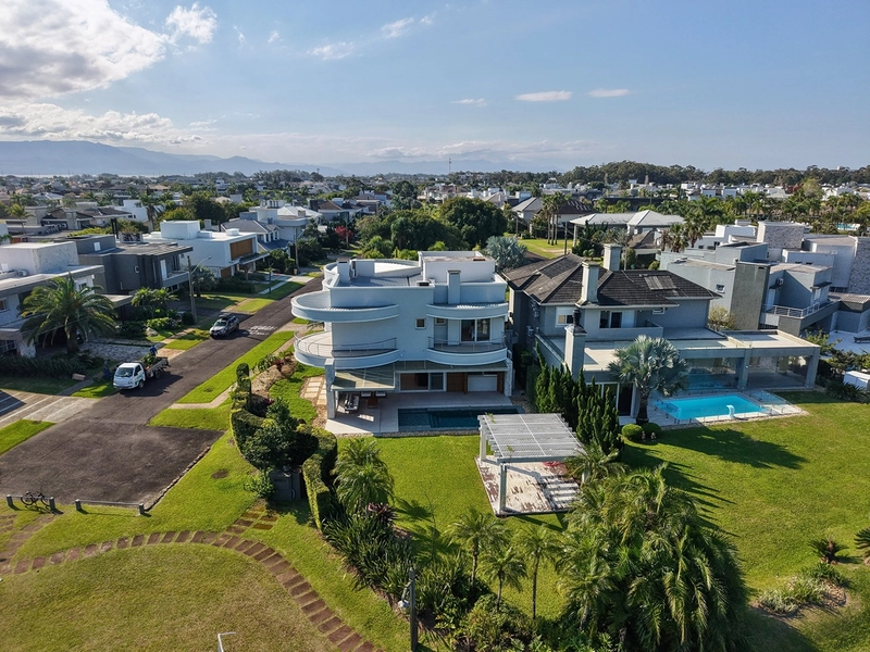 CASA À VENDA EM ATLÂNTIDA! 5 SUÍTES • 509 M² • LOTE DE ESQUINA: 3ª foto da galeria de imagens do imóvel