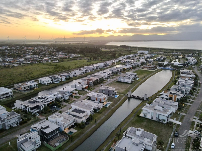 Sobrado 4 suítes Beira Lago -Cond Capão Ilhas - Capão da Canoa: 51ª foto da galeria de imagens do imóvel