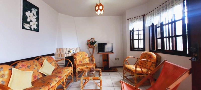 Casa à venda em Capão Da Canoa, próximo do mar.: 1ª foto da galeria de imagens do imóvel