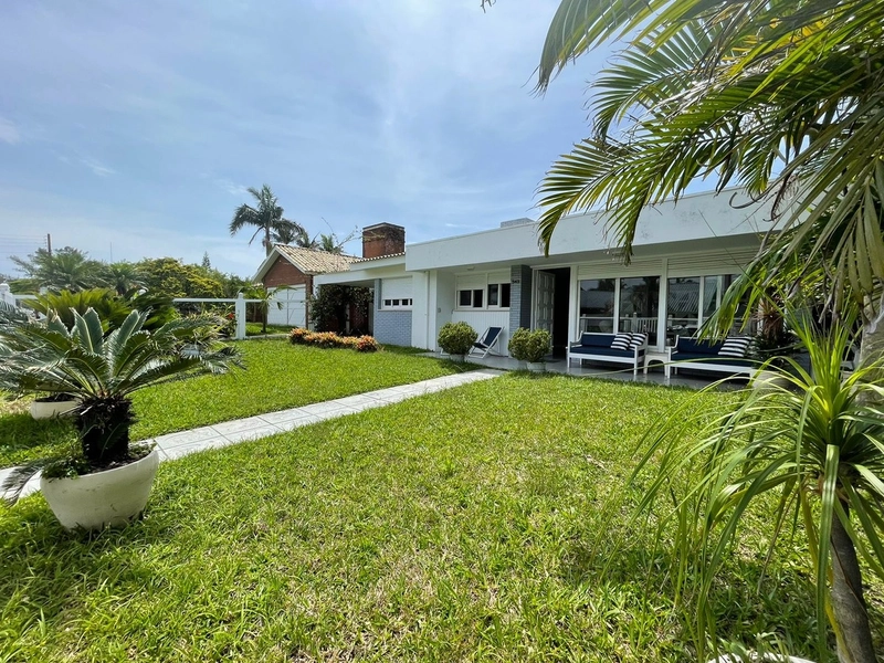 Casa 04 dormitórios com piscina em Atlântida/Xangri-lá!!: 2ª foto da galeria de imagens do imóvel