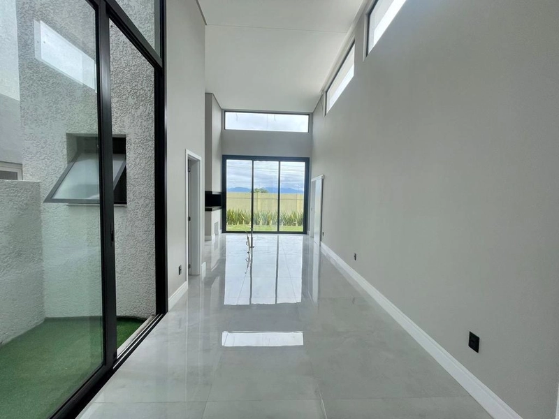 CASA EM CONDOMÍNIO FECHADO COM 04 SUITES, XANGRI-LÁ: 3ª foto da galeria de imagens do imóvel