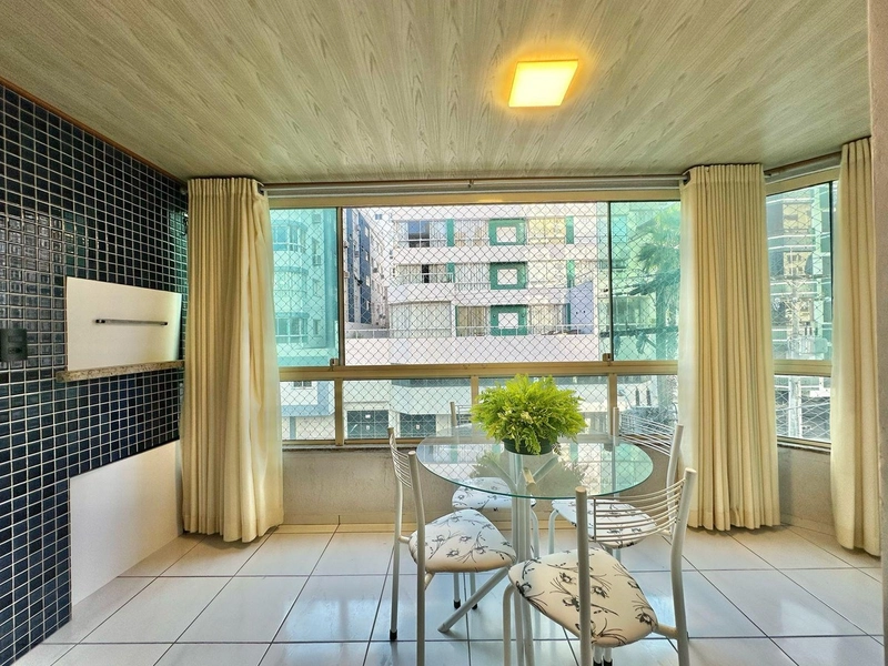 Apartamento de frente, 2 dormitórios, centro de Capão da Canoa.: 3ª foto da galeria de imagens do imóvel