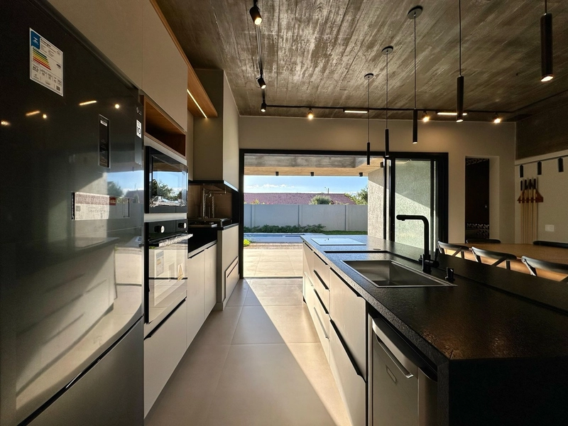 Casa 5 Dormitórios Mobiliada e Decorada ( Atlântida / Xangri-lá ): 7ª foto da galeria de imagens do imóvel