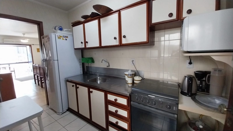 APARTAMENTO 2 DORMITÓRIOS E SACADA COM CHURRASQUEIRA: 3ª foto da galeria de imagens do imóvel