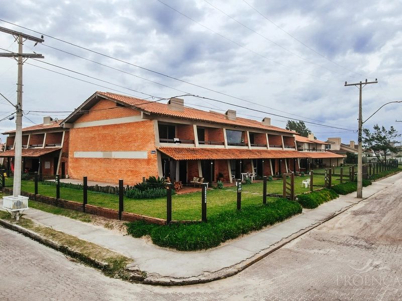 Casas fora de condomínio à venda em Xangri-Lá, Centro: 1ª foto da galeria de imagens do imóvel