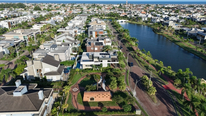 Casas em condomínio 4 suítes, centro de Xangri-lá, Quintas do Lago.: 3ª foto da galeria de imagens do imóvel