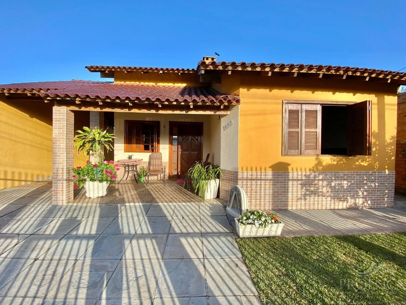 Casa mobiliada com suíte e espaço gourmet na Zona Nova: 2ª foto da galeria de imagens do imóvel