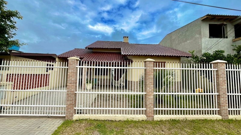Casa mobiliada com suíte e espaço gourmet na Zona Nova: 1ª foto da galeria de imagens do imóvel