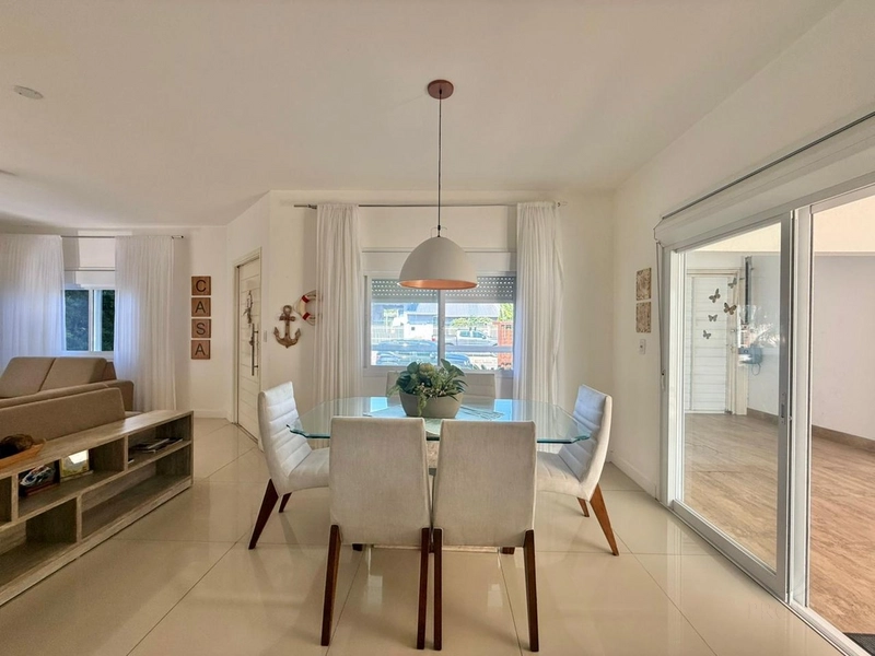 Casa 3 quartos 190m² Mobiliada e Decorada ( Zona Nova de Capão ): 3ª foto da galeria de imagens do imóvel