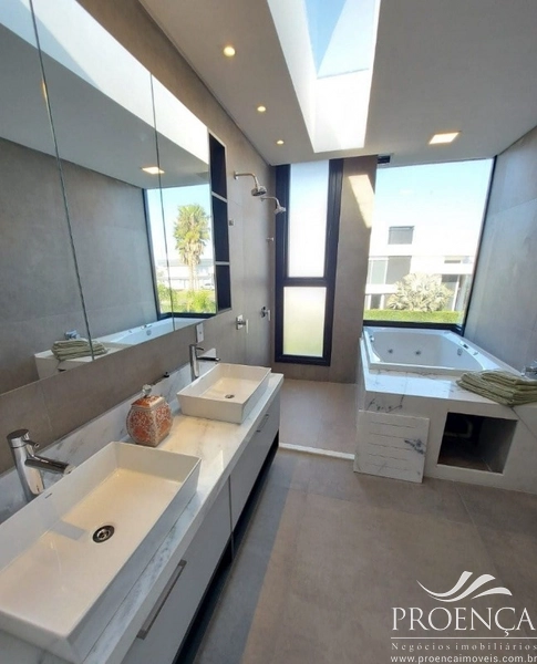 Casa Condomínio Fechado 5 suítes, Área verde e Beira Lago, Xangrilá.: 23ª foto da galeria de imagens do imóvel
