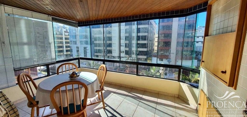 De Frente com Lareira, sendo 03 dormitórios, Box , Prédio com infra.: 2ª foto da galeria de imagens do imóvel