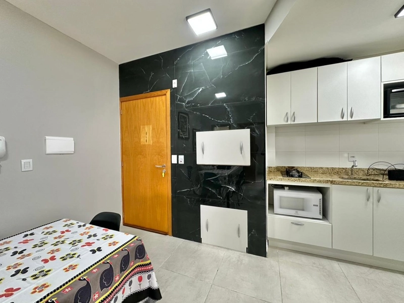APARTAMENTO DE 1 DORMITÓRIO COM TERRAÇO EM L À VENDA – ZONA NOVA | CAP: 10ª foto da galeria de imagens do imóvel