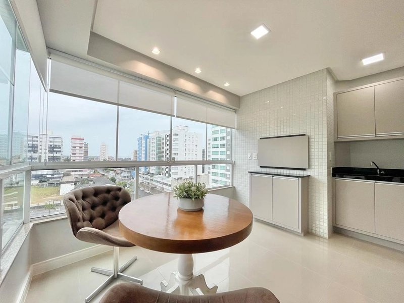 Em Frente a Praça , com uma linda Vista. Prédio com Infra Completa.: 2ª foto da galeria de imagens do imóvel