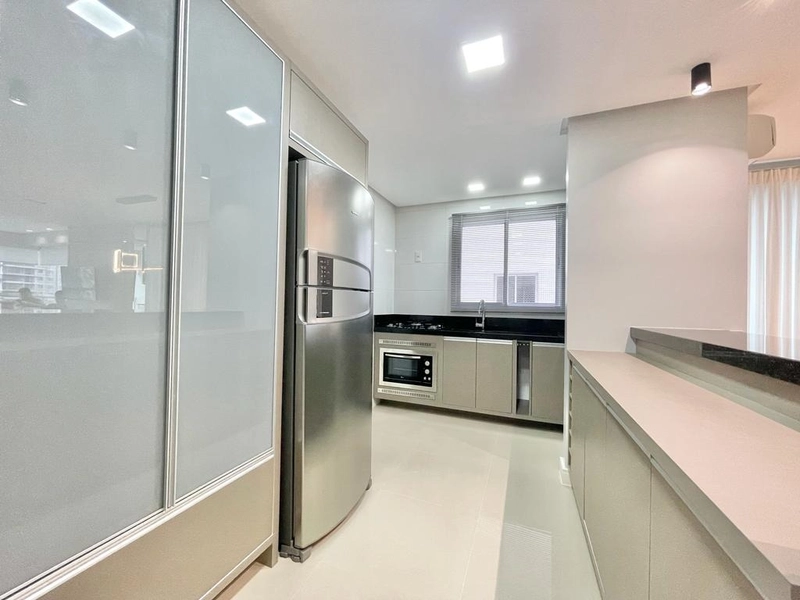 Em Frente a Praça , com uma linda Vista. Prédio com Infra Completa.: 13ª foto da galeria de imagens do imóvel