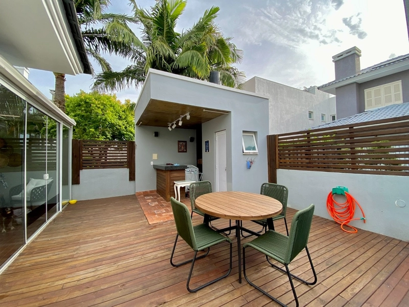 Casa 4 Dormitórios com piscina ( Condado de Capão ): 28ª foto da galeria de imagens do imóvel