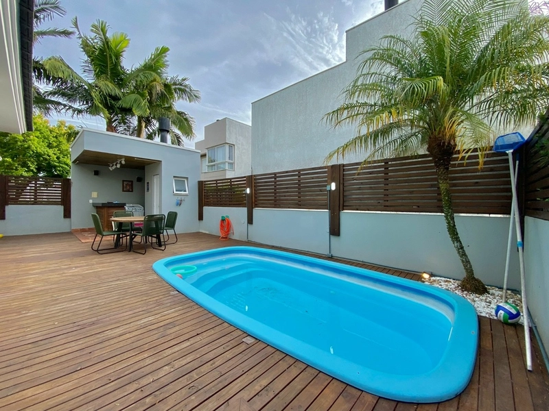 Casa 4 Dormitórios com piscina ( Condado de Capão ): 30ª foto da galeria de imagens do imóvel
