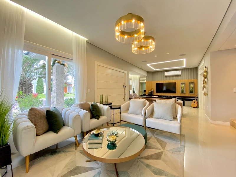 Casa 4 Dormitórios com piscina ( Condado de Capão ): 3ª foto da galeria de imagens do imóvel
