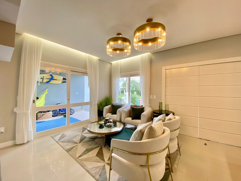 Casa 4 Dormitórios com piscina ( Condado de Capão ): 2ª foto da galeria de imagens do imóvel