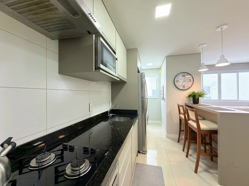 APARTAMENTO À VENDA EM CAPÃO DA CANOA! 1 SUÍTE • MOBILIADO E DECORADO • INFRA COMPLETA: 5ª foto da galeria de imagens do imóvel