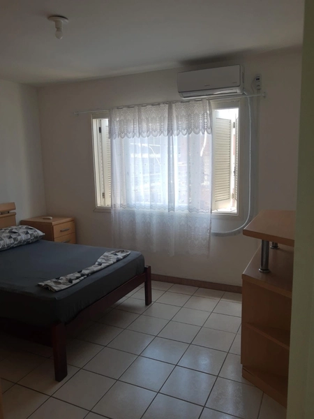 Amplo apartamento 2dormitórios, mobiliado, sacada! No Centro!: 2ª foto da galeria de imagens do imóvel