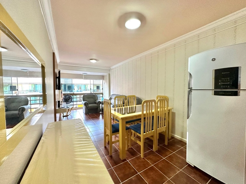 Apartamento de 2 Dormitórios com dependência: 1ª foto da galeria de imagens do imóvel