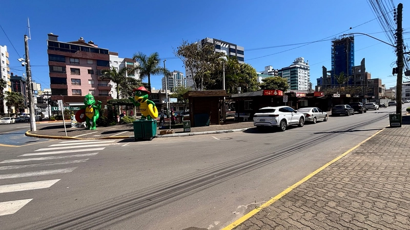 SALA DE ESQUINA EM FRENTE A PRAÇA DO MINI GOLF: 14ª foto da galeria de imagens do imóvel