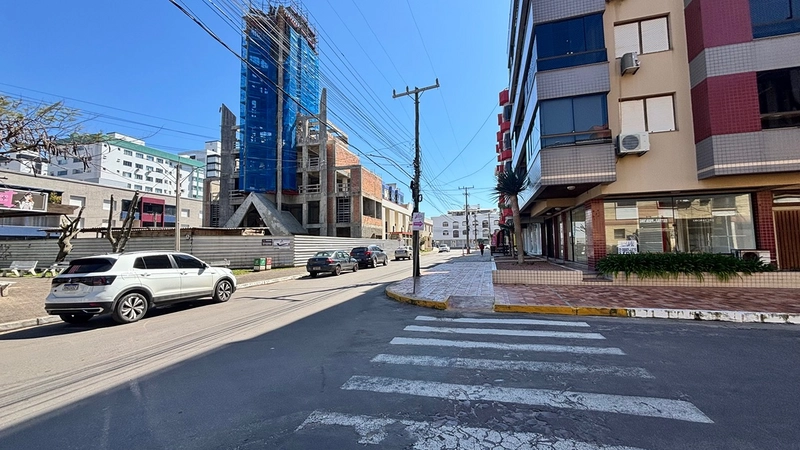 SALA DE ESQUINA EM FRENTE A PRAÇA DO MINI GOLF: 13ª foto da galeria de imagens do imóvel
