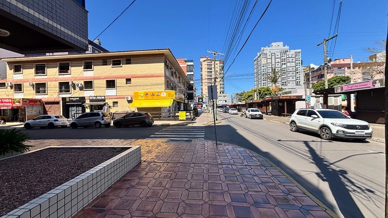 SALA DE ESQUINA EM FRENTE A PRAÇA DO MINI GOLF: 2ª foto da galeria de imagens do imóvel