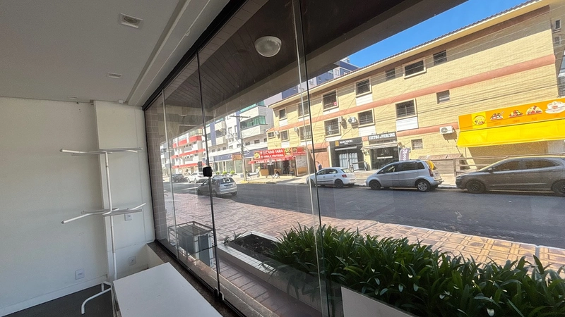 SALA DE ESQUINA EM FRENTE A PRAÇA DO MINI GOLF: 5ª foto da galeria de imagens do imóvel