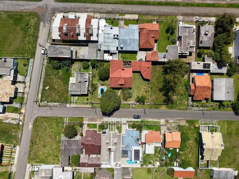 CASA COM 3 TERRENOS APENAS 2 QUADRAS DO MAR GUARANI CAPÃO DA CANOA: 27ª foto da galeria de imagens do imóvel