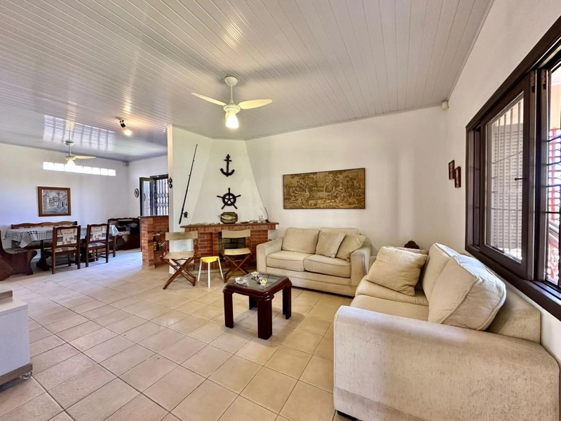 CASA COM 3 TERRENOS APENAS 2 QUADRAS DO MAR GUARANI CAPÃO DA CANOA: 4ª foto da galeria de imagens do imóvel