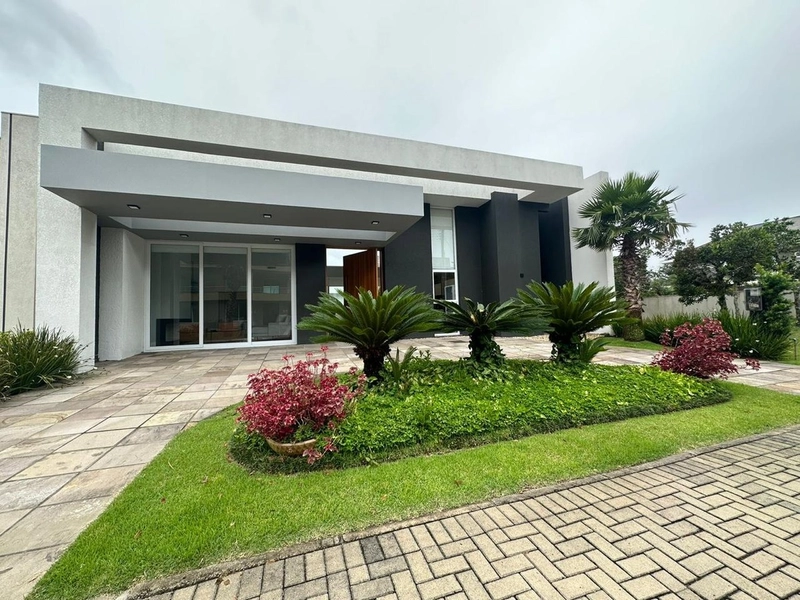 Casa 4 Dormitórios: 2ª foto da galeria de imagens do imóvel