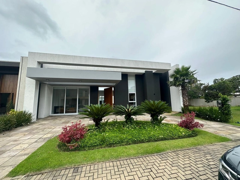 Casa 4 Dormitórios: 1ª foto da galeria de imagens do imóvel