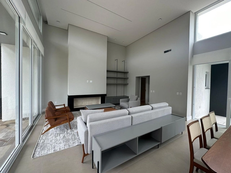Casa 4 Dormitórios: 6ª foto da galeria de imagens do imóvel