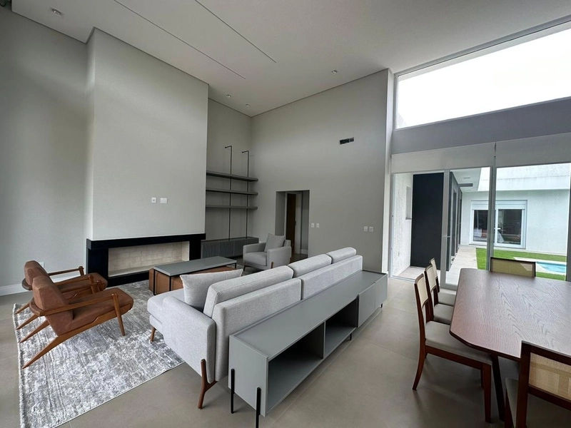 Casa 4 Dormitórios: 4ª foto da galeria de imagens do imóvel