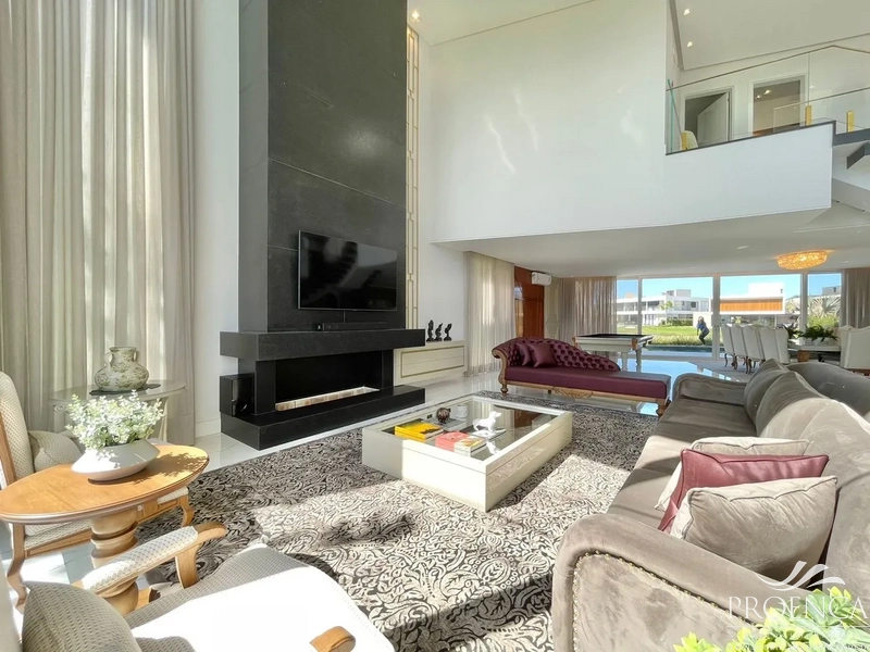 Mansão Beira Lago 5 suítes, 521m² Fachada contemporânea.: 3ª foto da galeria de imagens do imóvel