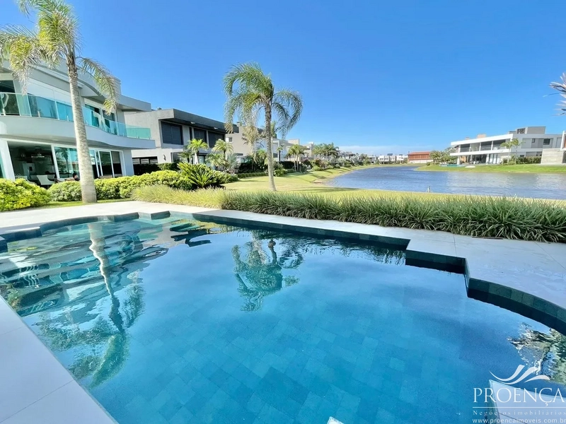 Mansão Beira Lago 5 suítes, 521m² Fachada contemporânea.: 20ª foto da galeria de imagens do imóvel