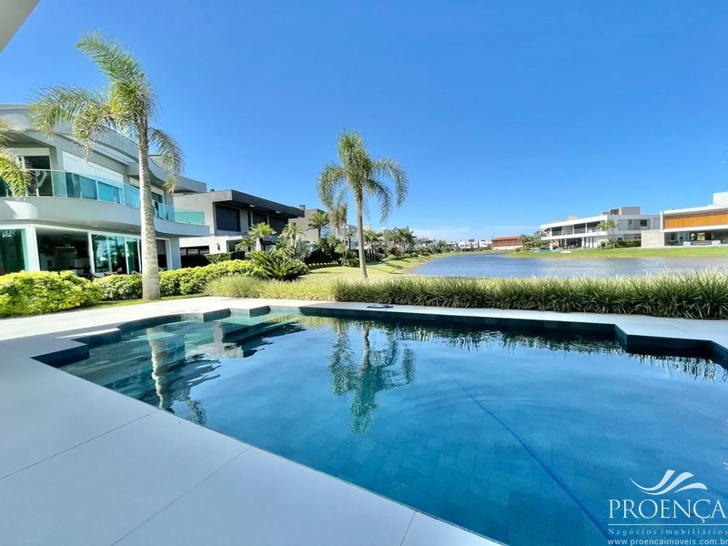 Mansão Beira Lago 5 suítes, 521m² Fachada contemporânea.: 19ª foto da galeria de imagens do imóvel