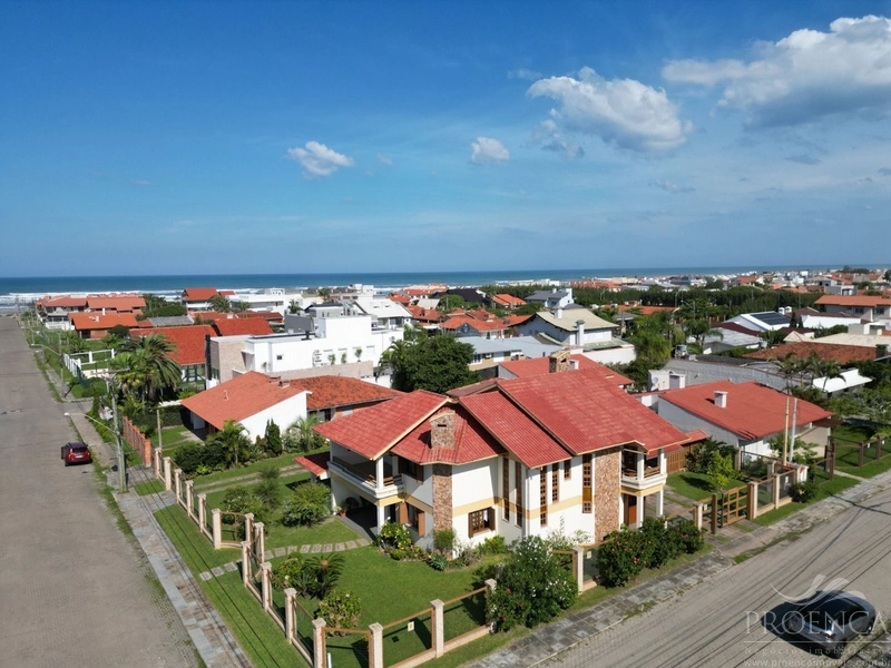 SOBRADO EM XANGRI-LÁ DE ESQUINA COM DOIS TERRENOS: 3ª foto da galeria de imagens do imóvel