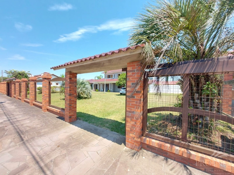 Casa 5 dormitórios, 222 m² em Rainha do Mar - Xangri-Lá por R$ 780.000: 1ª foto da galeria de imagens do imóvel